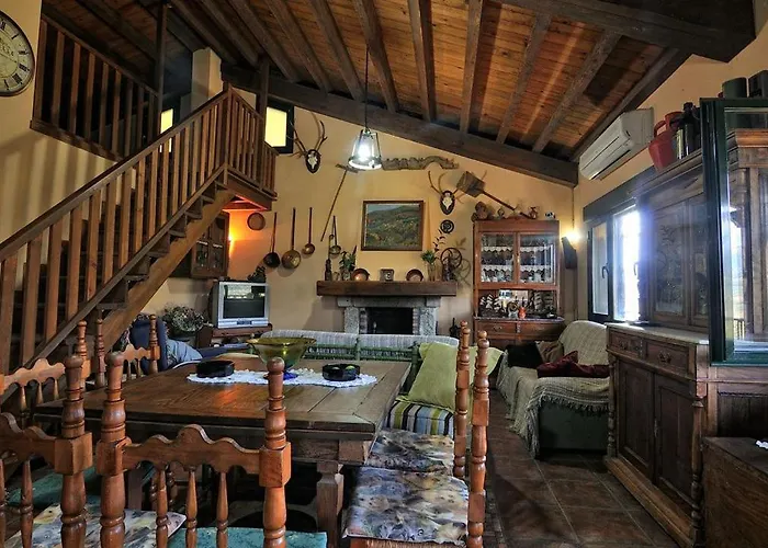 La Seguirilla Del Jerte Holiday home Casas del Castanar